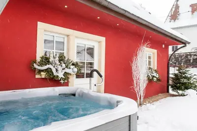 Piscine de l'établissement Doller Villa 4 stars Hot Tub Mountain Ski Ballon d'Alsace ou située à proximité