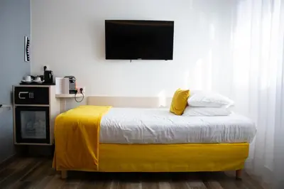 Un ou plusieurs lits dans un hébergement de l'établissement Colmar Hotel