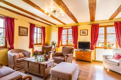 Télévision ou salle de divertissement dans l'établissement Maison Gîte Au Tonnelier