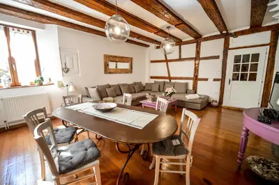 Coin salon dans l'établissement Les Appartements De Louise