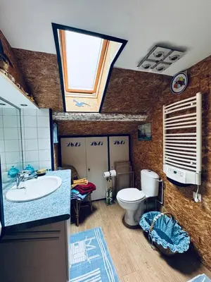 Salle de bains dans l'établissement Gites Les Lupins avec Sauna et petit déjeuner inclus 2 a 4 personnes
