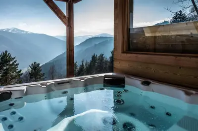 Vue générale sur la montagne ou vue sur la montagne depuis le chalet