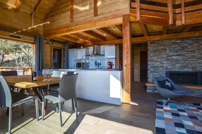 Coin salon dans l'établissement Les chalets perchés