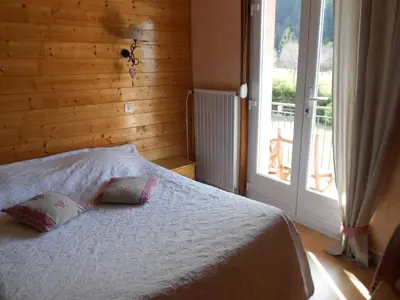Un ou plusieurs lits dans un hébergement de l'établissement Hôtel L'Orée du Bois