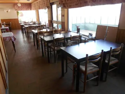 Restaurant ou autre lieu de restauration dans l'établissement Hôtel L'Orée du Bois