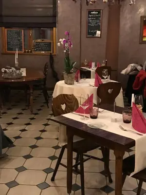 Restaurant ou autre lieu de restauration dans l'établissement Auberge Le Meisenberg