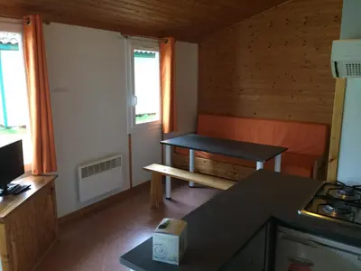 Cuisine ou kitchenette dans l'établissement Camping Les Lupins