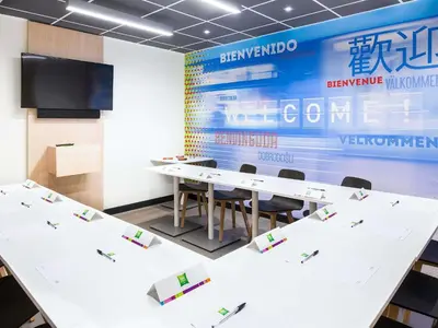 Espace de conférence ou salle de réunion dans l'établissement Ibis Styles Mulhouse Centre Gare