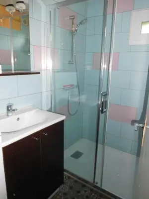 Salle de bains dans l'établissement Chalet Le Vintage