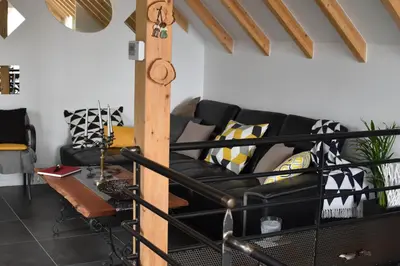 Coin salon dans l'établissement Gite La Fixoune
