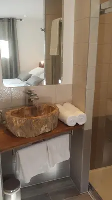 Salle de bains dans l'établissement Gite La Fixoune