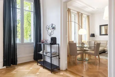 Coin salon dans l'établissement Luxueux Appartement Haussmannien Centre Ville