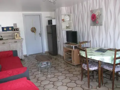 Cuisine ou kitchenette dans l'établissement Gite les Rosiers