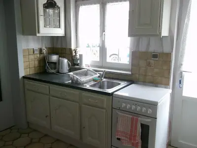 Cuisine ou kitchenette dans l'établissement Gite les Rosiers