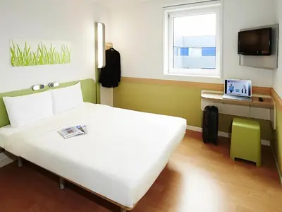 Télévision ou salle de divertissement dans l'établissement ibis budget Remiremont