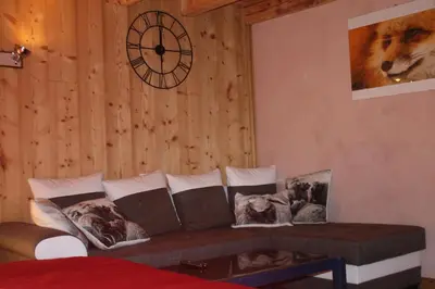 Coin salon dans l'établissement Gîte du Poirier