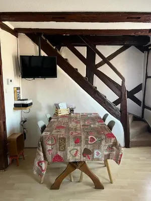 Télévision ou salle de divertissement dans l'établissement Baribal'ele