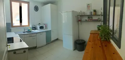 Cuisine ou kitchenette dans l'établissement Gîte Atelier de Hansi - Colmar Centre