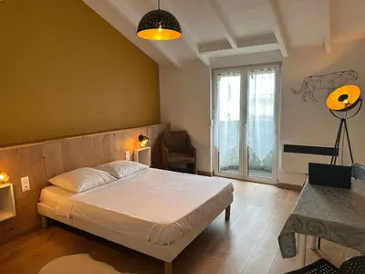 Un ou plusieurs lits dans un hébergement de l'établissement Hotel Porte de France - Self Check In by Homenhancement