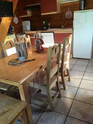 Cuisine ou kitchenette dans l'établissement chalets de la Soyotte