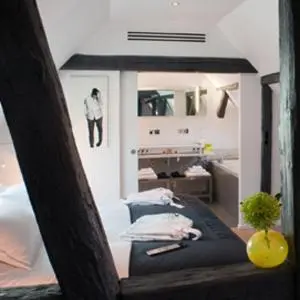 Salle de bains dans l'établissement Hôtel Quatorze