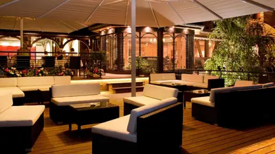 Coin salon dans l'établissement Logis Hotel Le Parc & Spa