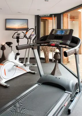 Salle ou équipements de sports de l'établissement Logis Hotel Le Parc & Spa