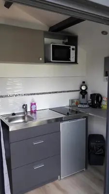 Cuisine ou kitchenette dans l'établissement Happy Plaine