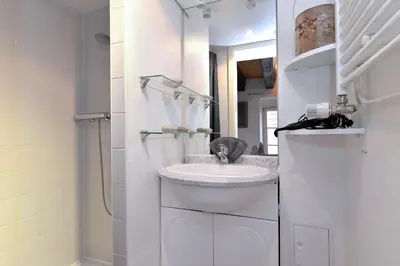 Salle de bains dans l'établissement Appartement Le cosy de la Petite Venise