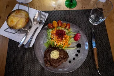 Nourriture dans l'hôtel ou à proximité