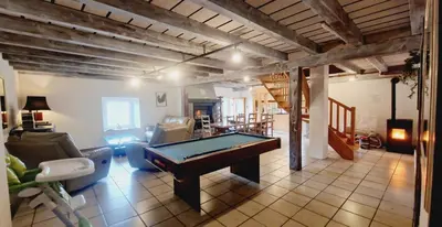 Billard dans l'établissement Gitedaval Hangy bas & spa
