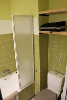 Salle de bains dans l'établissement Cosy F2 Basel Saint-Louis
