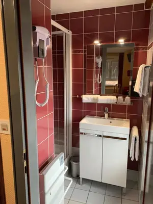 Salle de bains dans l'établissement Hotel Restaurant Dontenville