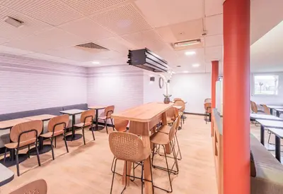 Télévision ou salle de divertissement dans l'établissement B&B HOTEL Mulhouse Kingersheim