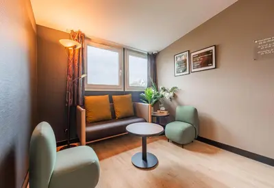 Coin salon dans l'établissement B&B HOTEL Mulhouse Kingersheim