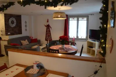 Télévision ou salle de divertissement dans l'établissement Coeur d'Alsace 3