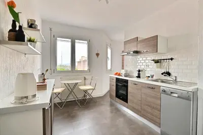 Cuisine ou kitchenette dans l'établissement Le petit nid de Max et Sophie 1free garage