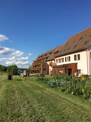 Jardin de l'établissement gîtes au domaine Greiner