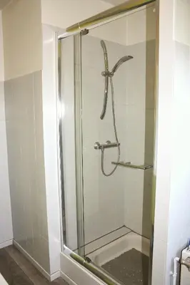 Salle de bains dans l'établissement Aux 6 hirondelles