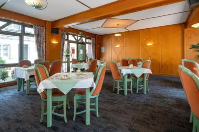 Restaurant ou autre lieu de restauration dans l'établissement Hôtel A la Vignette - COLMAR-NORD