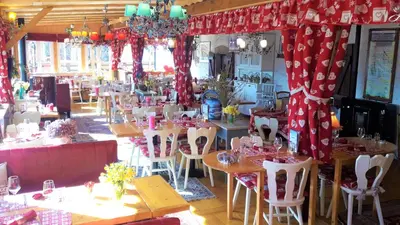 Restaurant ou autre lieu de restauration dans l'établissement Auberge De Liezey