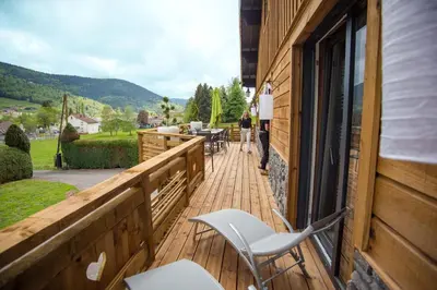 Vue générale sur la montagne ou vue sur la montagne depuis le chalet