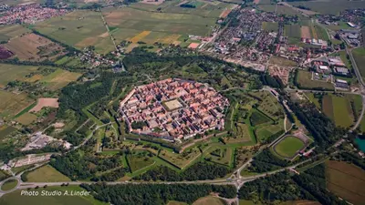 Vue panoramique sur l'établissement Les couleurs de Vauban