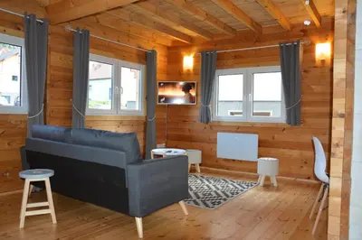 Coin salon dans l'établissement Chalet Les Prés