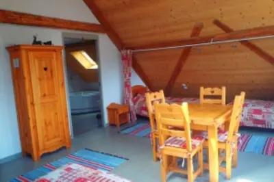 Coin salon dans l'établissement La Petite Finlande Chambre d'hôtes Carélie et Laponie