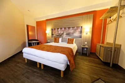 Un ou plusieurs lits dans un hébergement de l'établissement Charme Hôtel, Montbéliard Sud