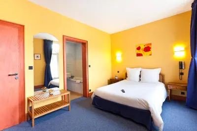 Un ou plusieurs lits dans un hébergement de l'établissement Hôtel Restaurant La Cigogne
