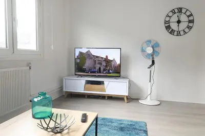 Télévision ou salle de divertissement dans l'établissement L'étoile du Nord - 1 PARKING GRATUIT