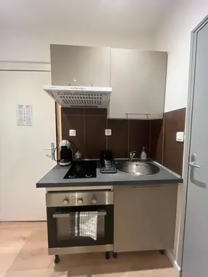 Cuisine ou kitchenette dans l'établissement Le 9 - Joli studio neuf, tout équipé Mulhouse centre - Stationnement gratuit