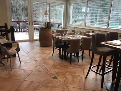 Restaurant ou autre lieu de restauration dans l'établissement Hotel Restaurant au Floridor